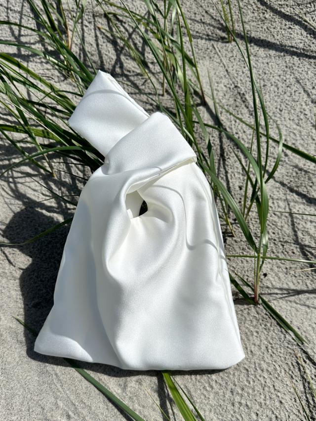 Elegant brudväska i satin | LILLY